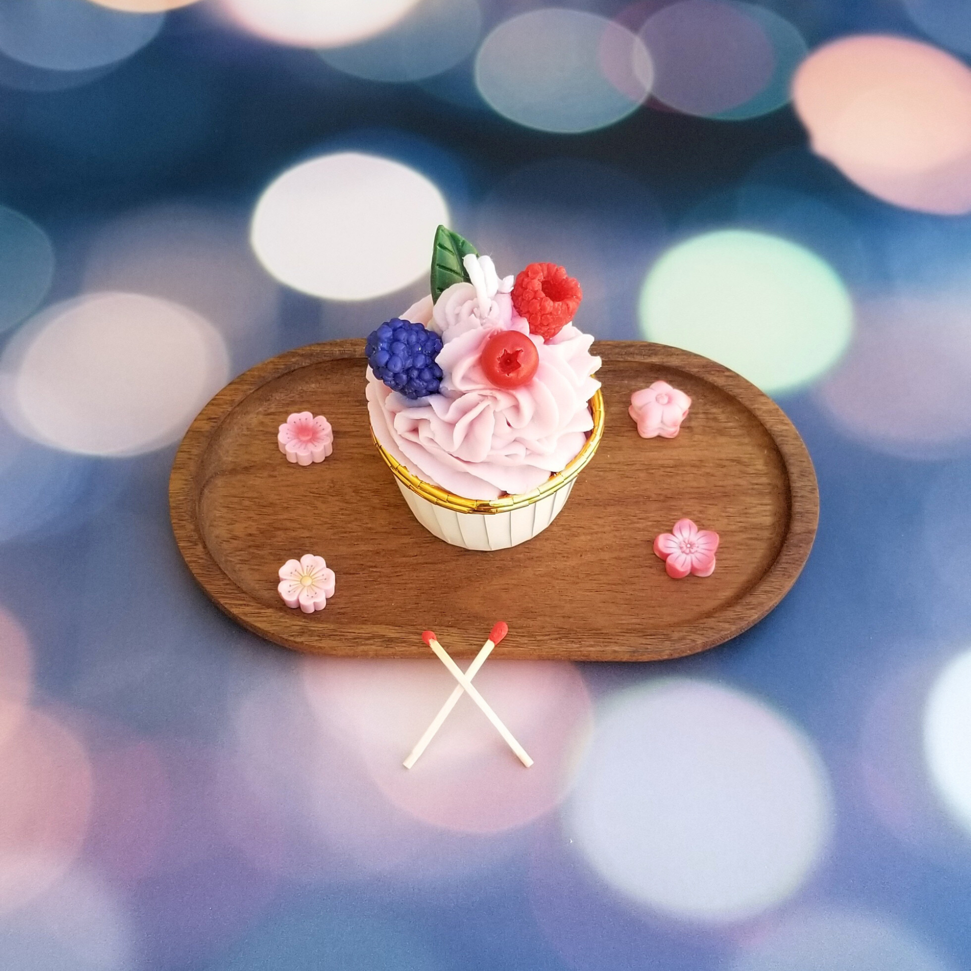 Berries Blossom Cupcake Candle 3