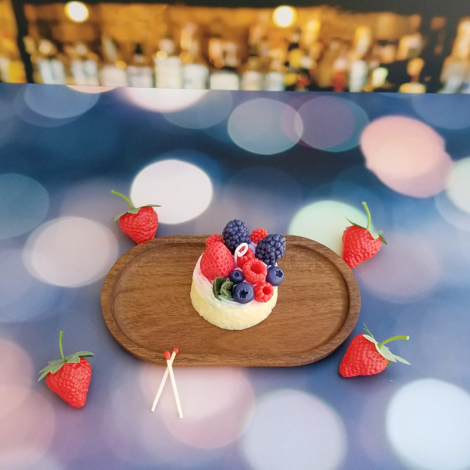Berries Sponge One Layer Cake Candle 2