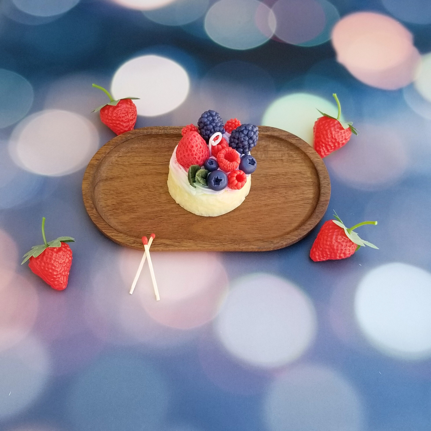 Berries Sponge One Layer Cake Candle 3